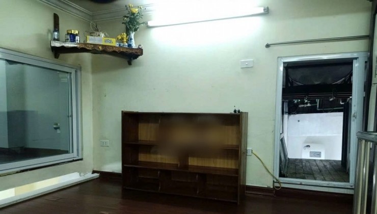 CHO THUÊ CĂN HỘ TẬP THỂ TẦNG 1 NGUYỄN CHÍ THANH, 72M2, TẦNG 1, 2 NGỦ, 1 WC, 8 TRIỆU